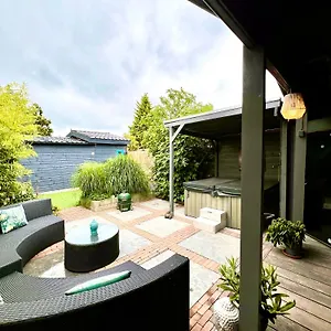 Buddha Style Family House & Jacuzzi & Sauna Near Amsterdam Niederlande